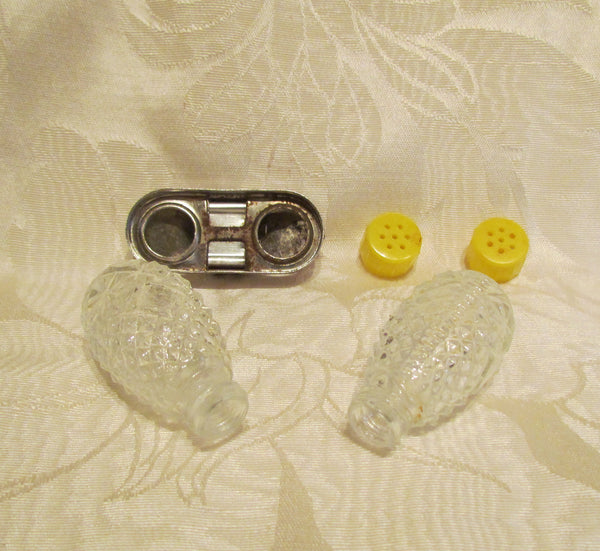 Depression Glass Salt & Pepper Shaker Set 1940s Diner Style Pair Of Shakers