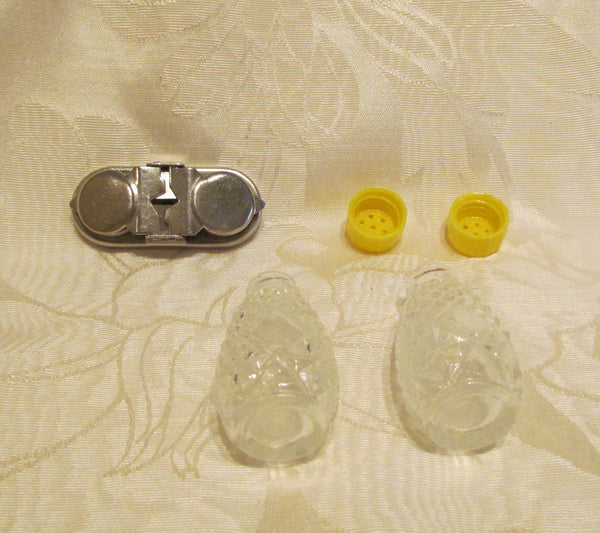 Depression Glass Salt & Pepper Shaker Set 1940s Diner Style Pair Of Shakers