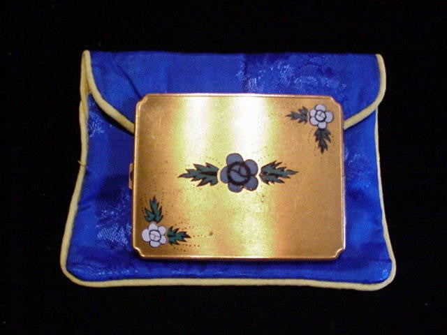 Beautiful vintage vanity case. Very good vintage condition with